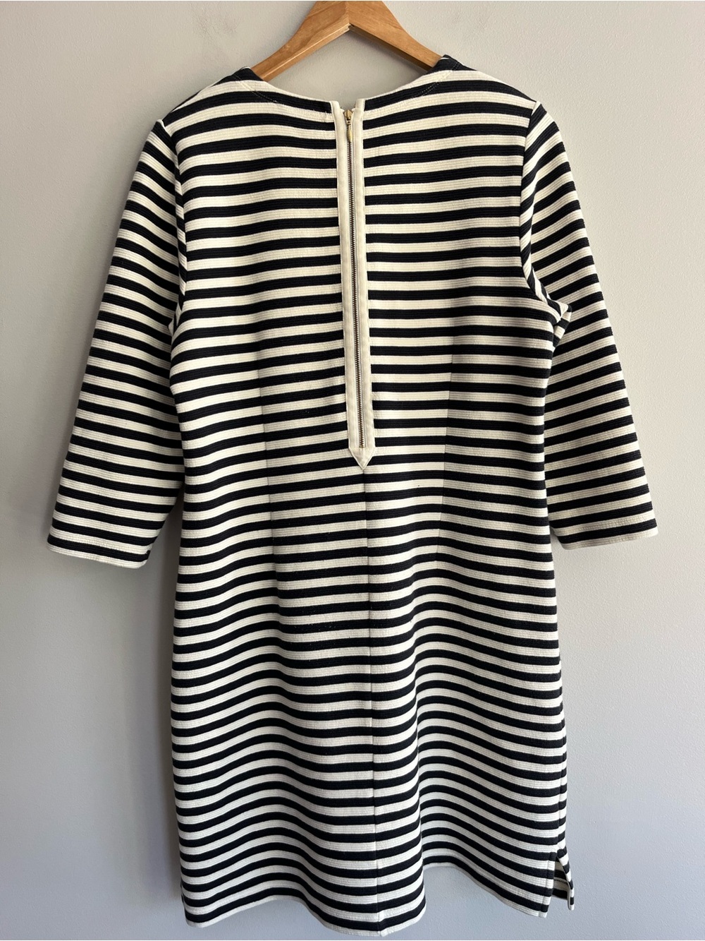 Vineyard Vines Navy and White Striped 3/4 Sleeve Dress - Picture 2 of 8